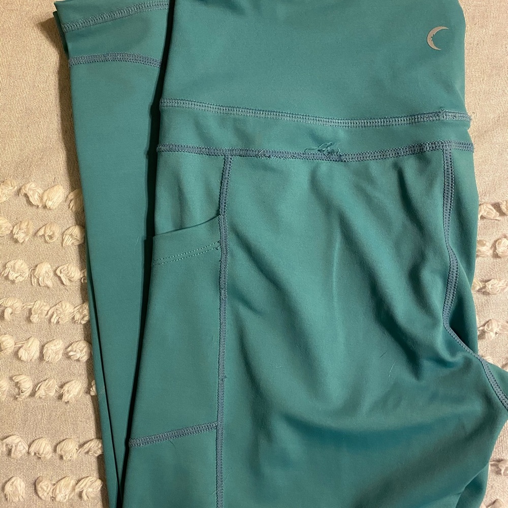 Zyia teal Capri length leggings